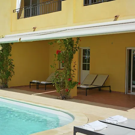 Vila Beautiful In With Seasonal Pool *